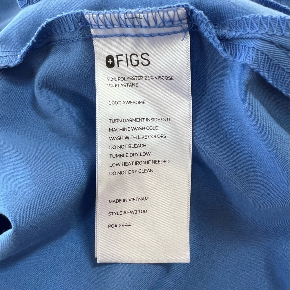 FIGS Women's Casma Three-Pocket Scrub Top in Technical Blue PO 2444, size XS - Picture 7 of 8